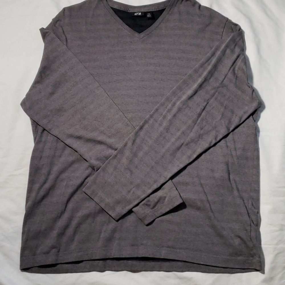 APT 9 VNeck long sleeve tee